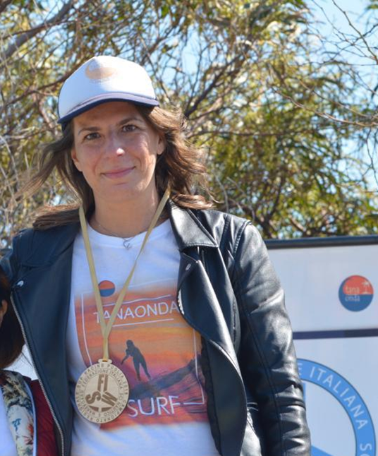 Iacobazzi Rosanna prima classificata amatori sup gonfiabile Surfing Fisw Puglia 2018